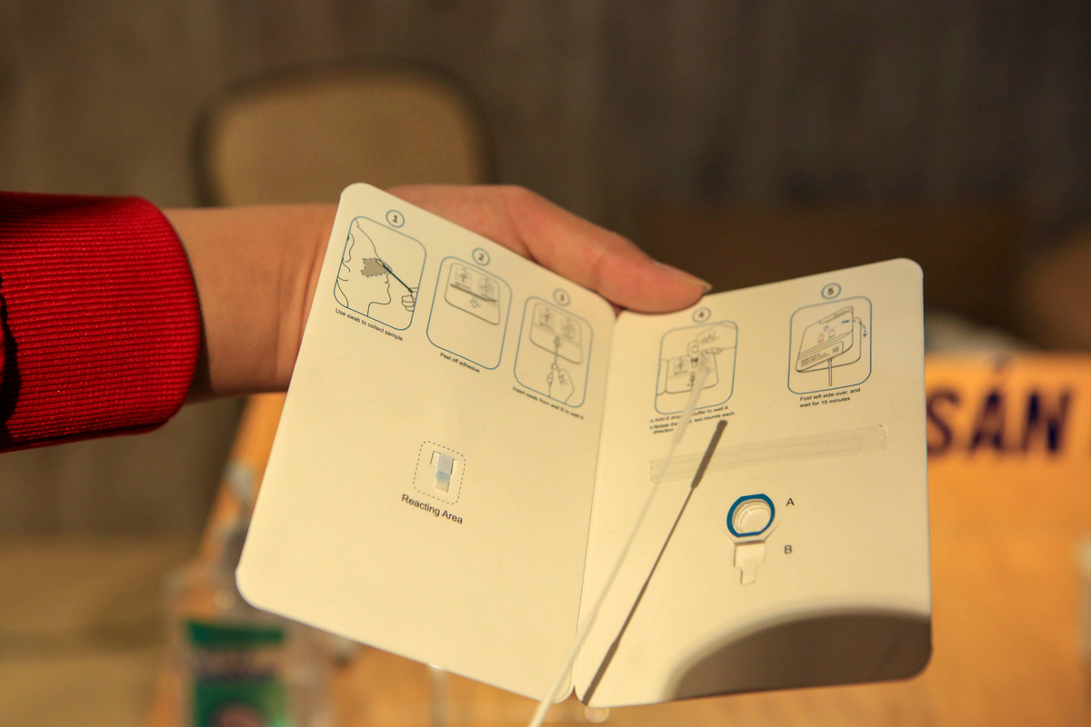 Kit test nhanh Antigen rapid (Colloidal Gold Immunochromatography) đang được bán với giá 39.000 đồng/kit xét nghiệm.