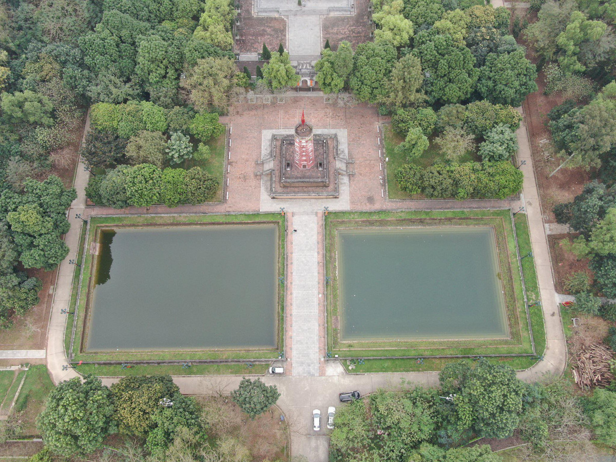 Trước đó vào ngày 28/10/2021, Thị xã Sơn Tây đã thông qua đề án 525/ĐA-UBND về việc thí điểm tuyến phố đi bộ xung quanh hào Thành cổ Sơn Tây (đoạn từ cổng trụ sở UBND thị xã đến cầu Cửa Tiền).