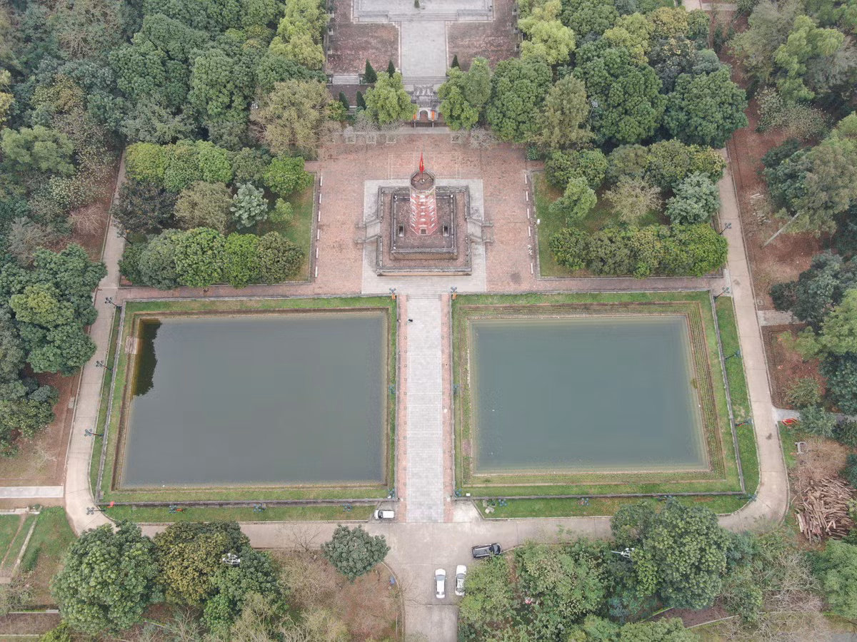 Trước đó vào ngày 28/10/2021, Thị xã Sơn Tây đã thông qua đề án 525/ĐA-UBND về việc thí điểm tuyến phố đi bộ xung quanh hào Thành cổ Sơn Tây (đoạn từ cổng trụ sở UBND thị xã đến cầu Cửa Tiền).