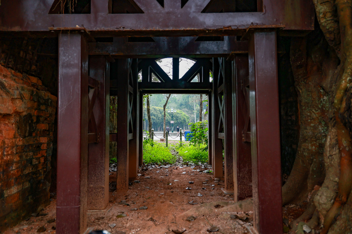Người dân và du khách ngoài việc tham quan các di tích thành cổ Sơn Tây sắp tròn 200 năm tuổi, còn được trải nghiệm văn hóa dân gian nghệ thuật, trải nghiệm buổi tối tại tuyến phố đi bộ.