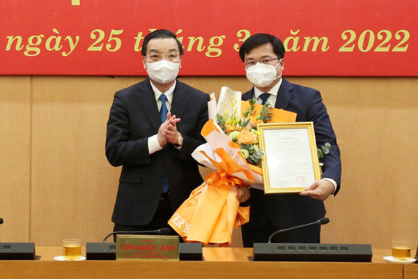 UBND Thanh pho Ha Noi co tan Chanh van phong 8X