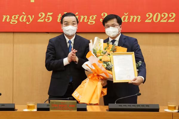 UBND Thanh pho Ha Noi co tan Chanh van phong 8X