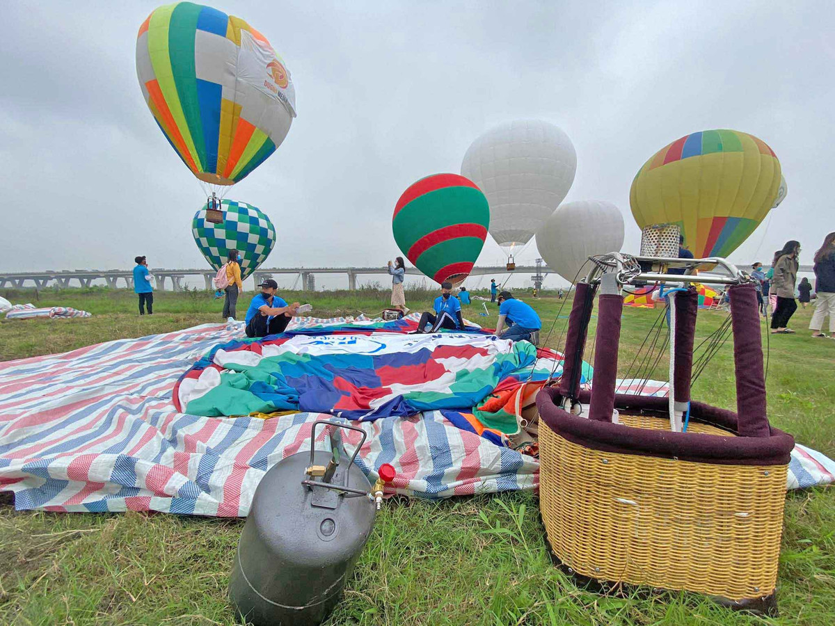 Tiếp đó sẽ là màn kết hợp giữa âm nhạc, ánh sáng và hình ảnh visual các điểm đến của Hà Nội; cùng với công chiếu phim ngắn "Hà Nội muôn màu", âm nhạc và visual art "Hà Nội nồng nàn, Hà Nội quyến rũ", visual art Yêu Hà Nội, trình diễn nhạc kịch và Performance Art “Get on Hanoi 2022”.