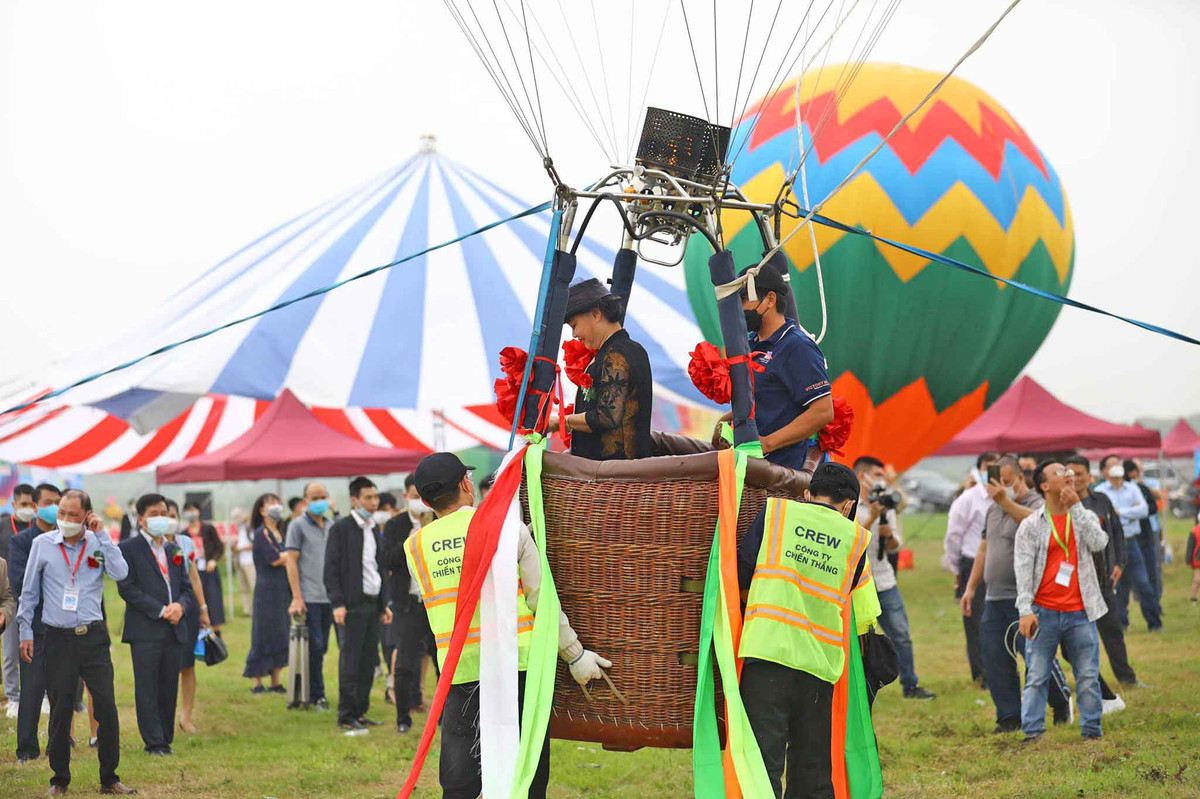 Sự kiện khinh khí cầu này được dân tình khắp nơi vô cùng hào hứng.