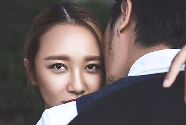 Cac chi hay tra loi: Co ba vo dai gia nao ly hon vi 'tieu tam'?-Hinh-2