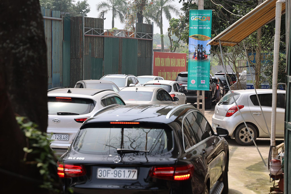 Tình trạng ùn tắc xảy ra từ sáng sớm và kéo dài tới tận chiều tối vẫn không có dấu hiệu "hạ nhiệt".