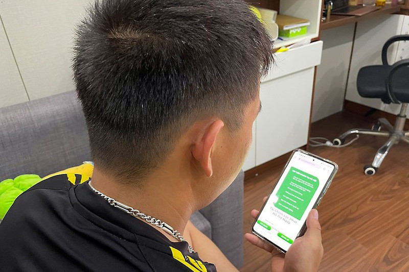  Cảnh báo thủ đoạn chiếm đoạt SIM , rút tiền trong tài khoản: Công an TP Hà Nội vừa có thông tin cảnh báo đến người dân về một thủ đoạn lừa đảo mới: Giả danh nhân viên chăm sóc khách hàng của các nhà mạng, ngân hàng, ví điện tử gọi điện thoại đến khách hàng để chiếm đoạt tài sản.