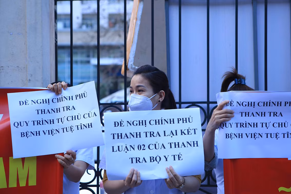 Ngày 17/3/2022, Ban thường vụ và Ban Giám đốc Học viện đã có buổi làm việc với đại diện viên chức Bệnh viện Tuệ Tĩnh về các vấn đề liên quan đến hợp đồng làm việc, quyền lợi hợp pháp của viên chức cũng như giải đáp, kế hoạch chi trả lương, phúc lợi cho người lao động, kế hoạch tái cơ cấu của Bệnh viện...