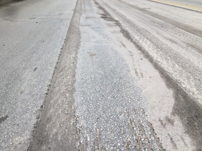 Một tài xế thường chạy trên tuyến, đường được thiết kế với tốc độ tối đa 100km/h, nhưng thực tế chỉ có thể lưu thông với tốc độ 60-70 km/h.