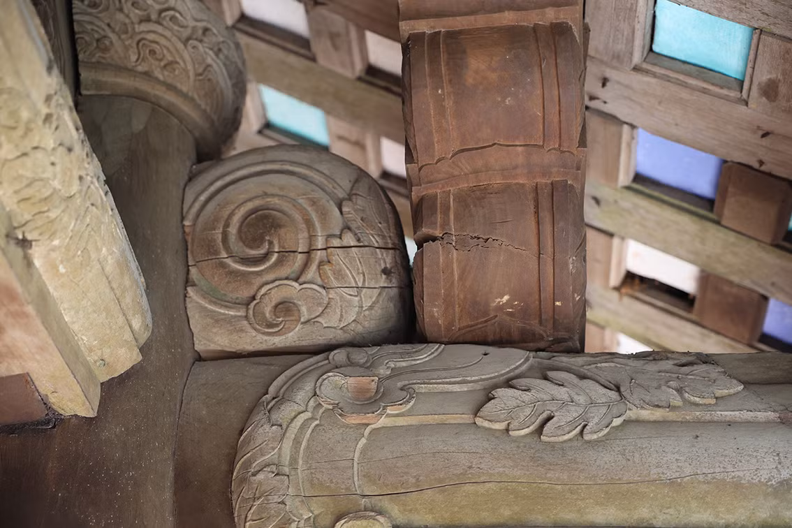 Ông Cấn Việt Hùng - Phó Giám đốc Trung tâm Văn hoá Thông tin huyện Thạch Thất xác nhận thông tin chùa Tây Phương đang xuống cấp và cho biết Huyện đang có kế hoạch trình Thành phố xem xét hỗ trợ kinh phí tu bổ.