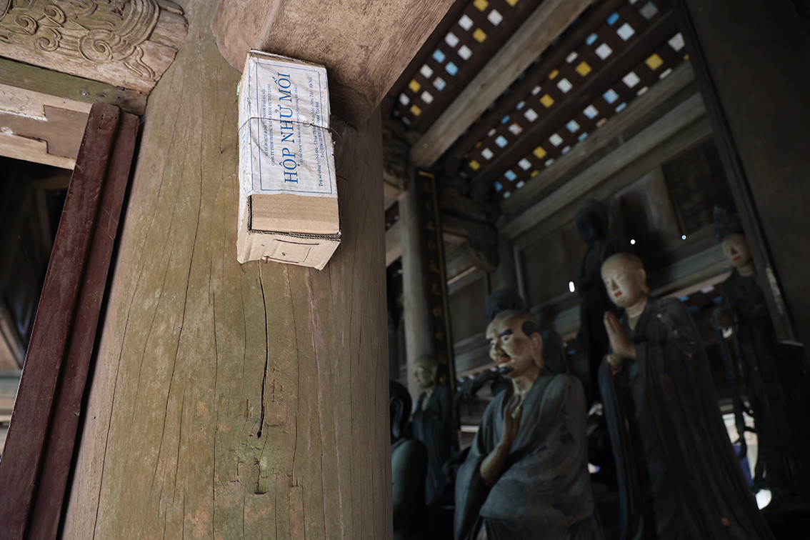 Hiện nay, chùa Tây Phương đang sử dụng cách chống mối mọt đơn thuần chứ chưa có giải pháp khắc phục, tu bổ.