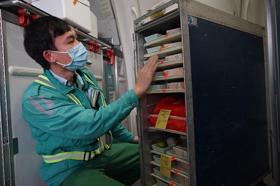 Chuyến bay VN89 đã khởi hành lúc 11h30 sáng ngày 7/3 dự kiến hạ cánh tại Bucharest (Romania) vào cuối giờ chiều cùng ngày (theo giờ địa phương).