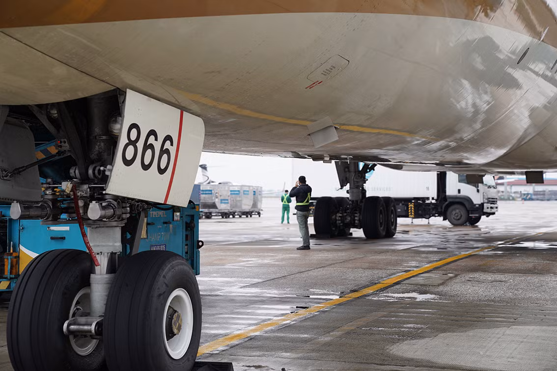 Chuyến bay được thực hiện bằng máy thay thân rộng có tầm bay lớn nhất hiện nay của Hãng là Boeing 787.