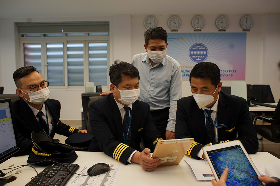 Ông Hồ Minh Tâm - cơ trưởng chuyến bay VN89 cho biết, đây là chuyến bay đầu tiên thực hiện nhiệm vụ đón công dân Việt Nam bị mắc kẹt tại Ukraine về nước. Chuyến bay được chuẩn bị ngay khi tình hình Nga - Ukraine có dấu hiệu căng thẳng.