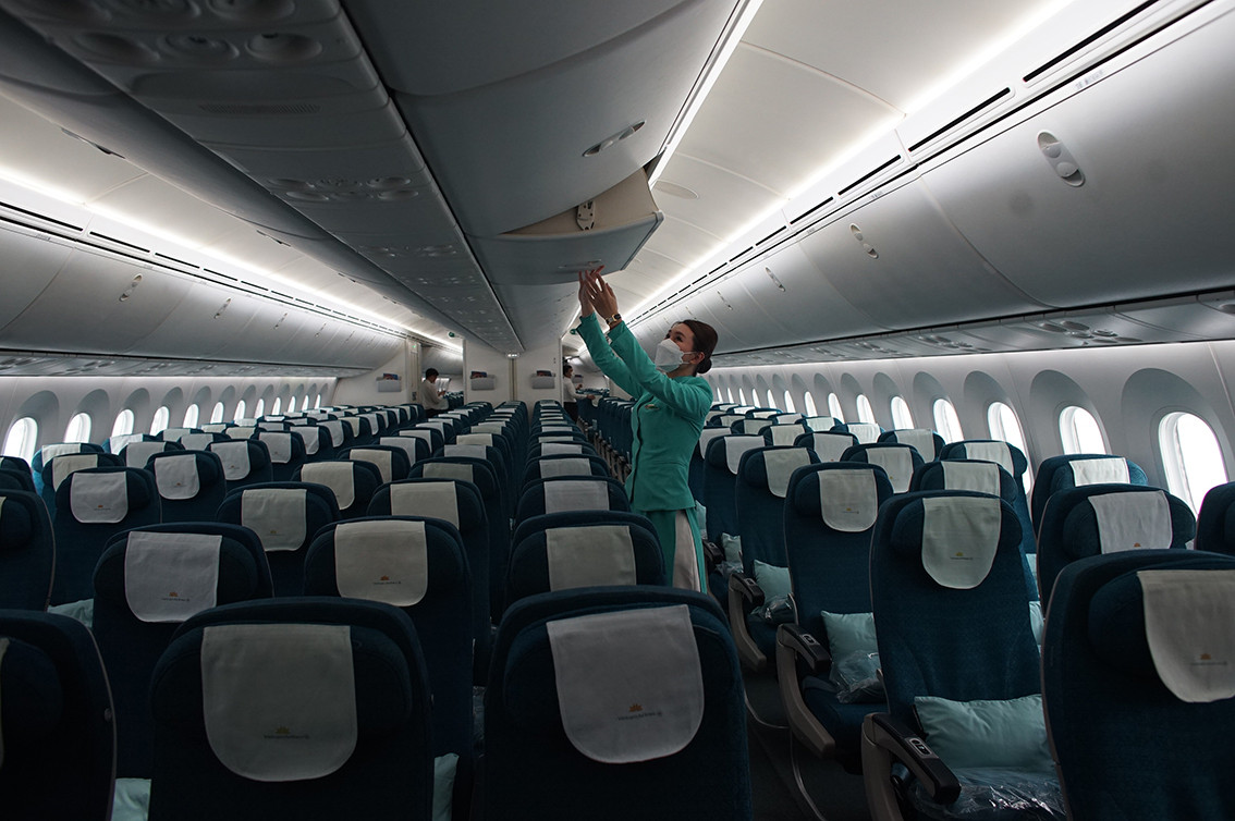 Đại diện Vietnam Airlines cho biết, toàn bộ tổ bay của VN89 gồm 25 người gồm 5 phi công (3 cơ trưởng), 12 tiếp viên, 2 kỹ thuật, 4 nhân viên mặt đất.