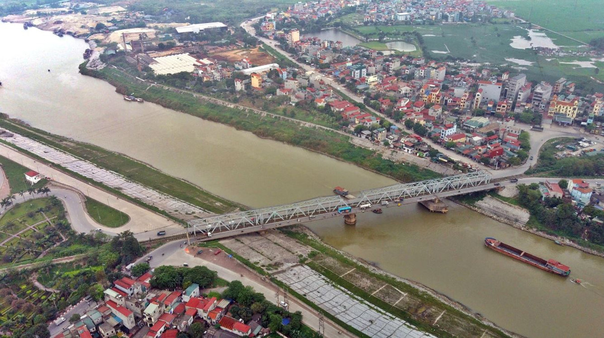 Với dự án này, sẽ có 2 cầu riêng rẽ bắc qua sông Đuống dành cho đường bộ đường sắt, thay vì đi chung như hiện nay, có nhiệm vụ nối trung tâm Hà Nội với các tỉnh phía Bắc.