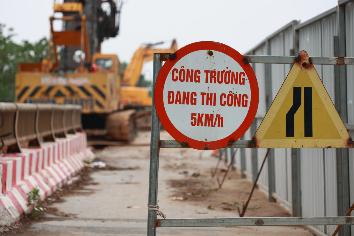 Mặt đường gom hiện tại sẽ được mở rộng tối đa thêm 8m. Sau khi hoàn thành, đoạn đường này sẽ có thêm một làn xe, tăng số làn xe mỗi bên là 3 làn.