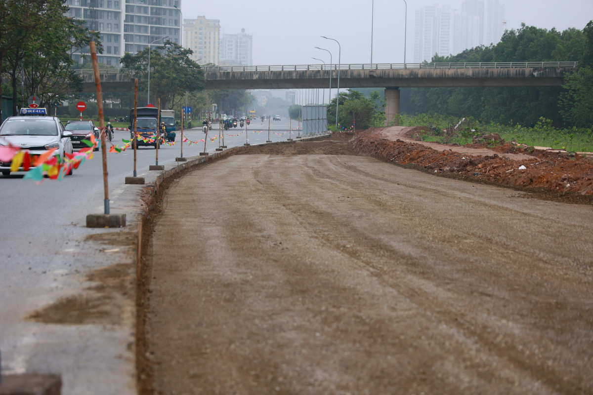 Về cầu, hầm, đơn vị đầu tư sẽ xây dựng các cầu mới song song với cầu cũ, phần cầu mở rộng có kết cấu phần dưới (mố trụ), kết cấu phần trên (nhịp dầm, mặt cầu, lan can, chiều dài và độ dốc dọc cầu tương tự các cầu hiện hữu.