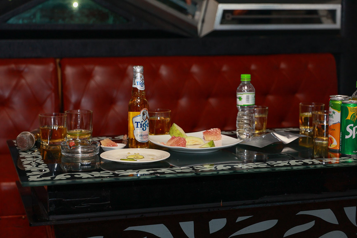 Theo bà Mai Hương, karaoke và quán bar theo quy định phòng chống dịch COVID-19 vẫn chưa được hoạt động trên địa bàn TP. Thời gian tới, phường Trúc Bạch sẽ tiếp tục kiểm tra các cơ sở karaoke và quán bar để đảm bảo công tác phòng chống dịch.