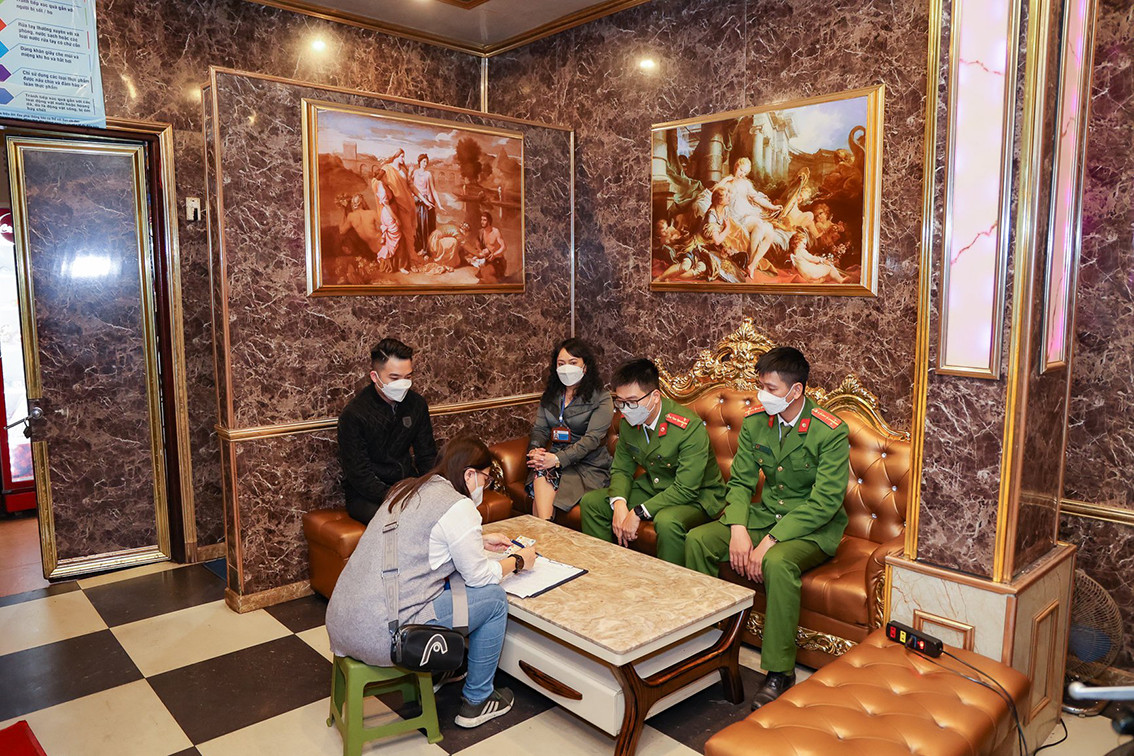 Hiện cơ sở chưa xuất trình được giấy tờ liên quan đến hoạt động kinh doanh karaoke.