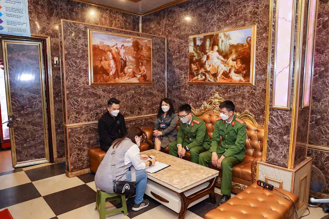 Hiện cơ sở chưa xuất trình được giấy tờ liên quan đến hoạt động kinh doanh karaoke.