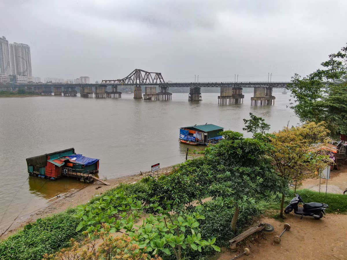 Với khu vực bãi giữa, quận dự tính tổ chức khu chức năng không gian cảnh quan nông nghiệp du lịch, có thể vẫn cho các hộ dân trồng cây ngắn ngày nhưng quy hoạch chuyển đổi cây ngắn ngày phù hợp.