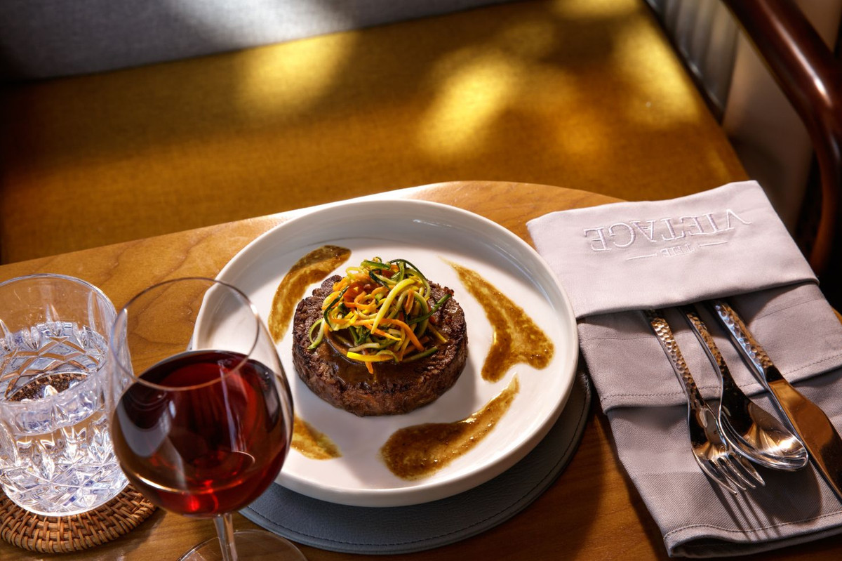 Sắp tới, du khách có thể trải nghiệm chuyến tàu hạng sang The Vietage với mức giá 350 USD/người/chiều.