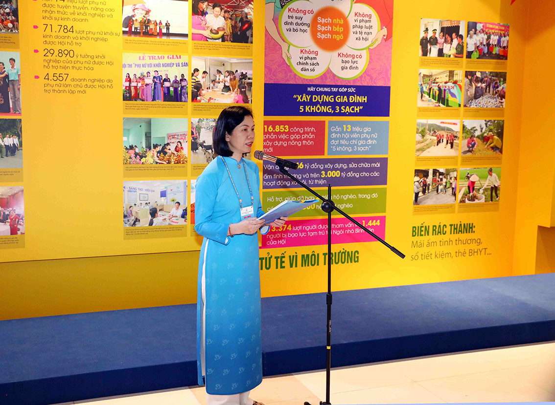 Phó Chủ tịch Hội Liên hiệp Phụ nữ Việt Nam Nguyễn Thị Minh Hương phát biểu khai mạc triển lãm.