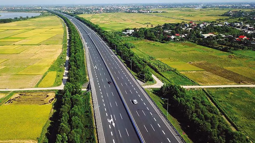 Ngoài ra, trong tháng 12 có số lượng dự án về đích nhiều nhất, điển hình là các dự án thành phần cao tốc Bắc - Nam phía Đông giai đoạn 1 gồm: Mai Sơn - QL45, đoạn Vĩnh Hảo - Phan Thiết, đoạn Phan Thiết - Dầu Giây.