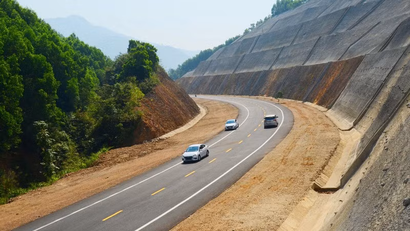 Tháng 10 còn hoàn thành tiếp dự án cao tốc Bắc - Nam đoạn qua Cam Lộ - La Sơn.