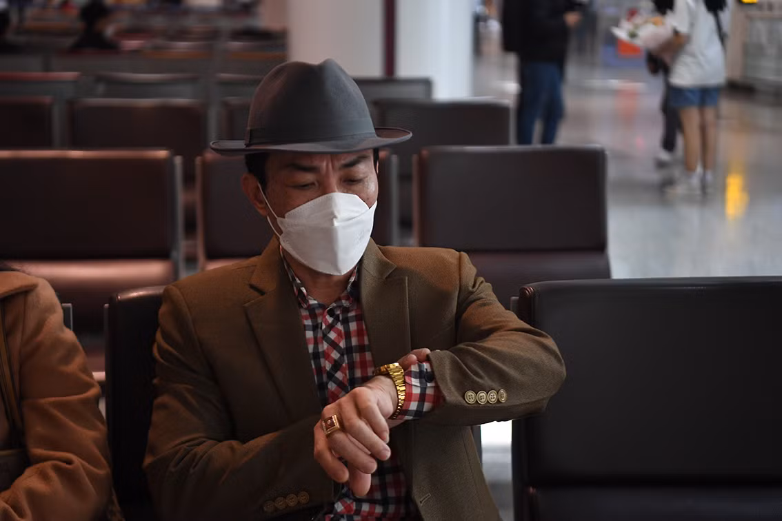 Theo đúng kế hoạch, 11h30 chuyến bay VN88 đã hạ cánh tại Sân bay Nội Bài chở theo 287 người trong đó có 14 trẻ em.