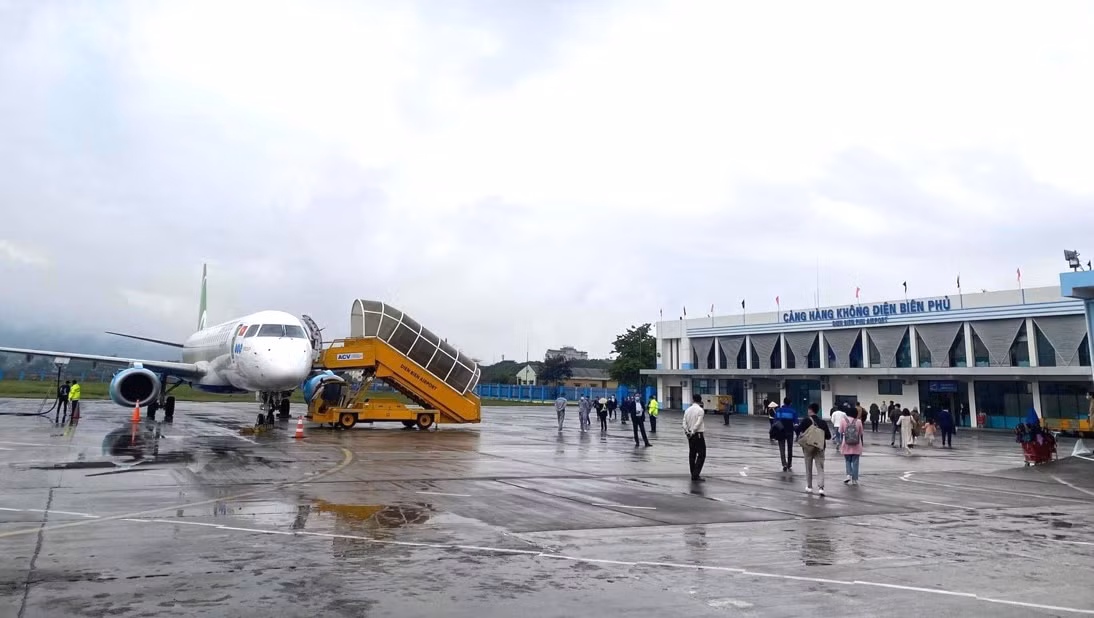 Do đường bay không ổn định và không thường xuyên nên mức độ đầu tư vào Cảng hàng không Điện Biên còn thấp, chủ yếu tập trung vào những năm gần đây.