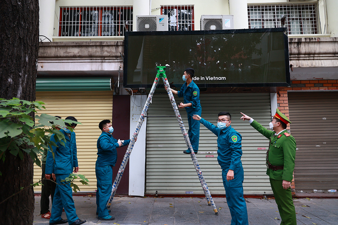 Những biển quảng cáo gây mất mỹ quan đô thị cũng được gỡ xuống hoặc điều chỉnh, sửa chữa.