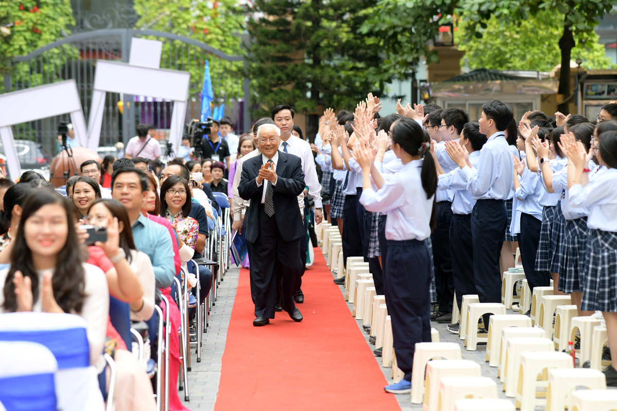 Hòa chung không khí cả nước, sáng 5/9, thầy và trò Trường THCS-THPT Nguyễn Siêu (Cầu Giấy, Hà Nội) đã long trọng tổ chức lễ khai giảng năm học mới 2023-2024.