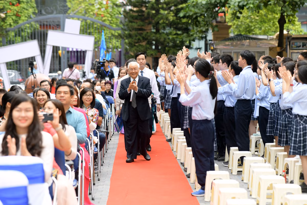 Hòa chung không khí cả nước, sáng 5/9, thầy và trò Trường THCS-THPT Nguyễn Siêu (Cầu Giấy, Hà Nội) đã long trọng tổ chức lễ khai giảng năm học mới 2023-2024.