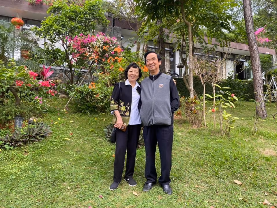 GS Nguyen Lan Dung: Bo me noi tuc, chui bay… sao day duoc con?-Hinh-4