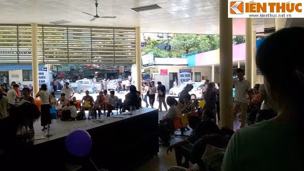 Theo thống kê của Bệnh viện Nhi Trung ương, trong khoảng nửa tháng nắng nóng gay gắt đầu mùa hè, đã có tới hàng chục nghìn bệnh nhi tới khám và phải nhập viện với nhiều triệu chứng bệnh khác nhau.