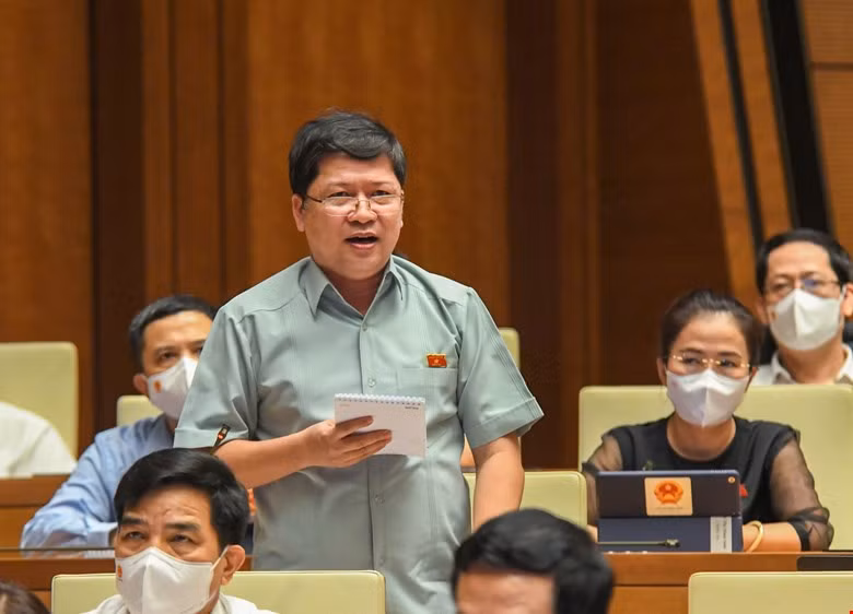 Tre em sang chan tam ly, nghien dien thoai vi o nha lau ngay