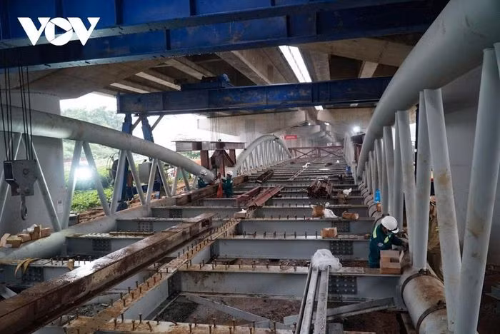 Dự án có tổng mức đầu tư là 341 tỷ đồng, trong đó riêng dự án cầu vòm sắt qua hồ Linh Đàm có tổng mức đầu tư là 65 tỷ đồng.