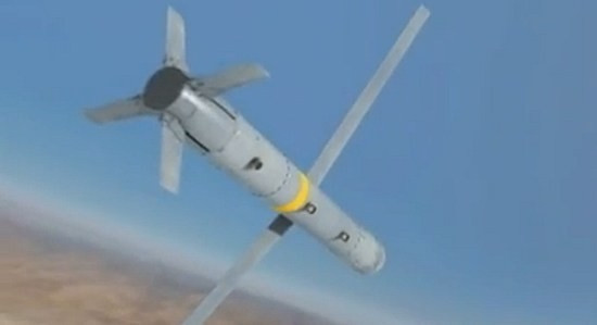 Loại vũ khí này là một đầu đạn mang tính cách mạng trong việc tìm kiếm mục tiêu 3 chế độ bằng cách sử dụng Radar hồng ngoại và sóng milimet hình ảnh ở chế độ bình thường. Vũ khí cũng có thể triển khai dẫn đường bán laser hoặc GPS bán chủ động để đánh trúng mục tiêu.