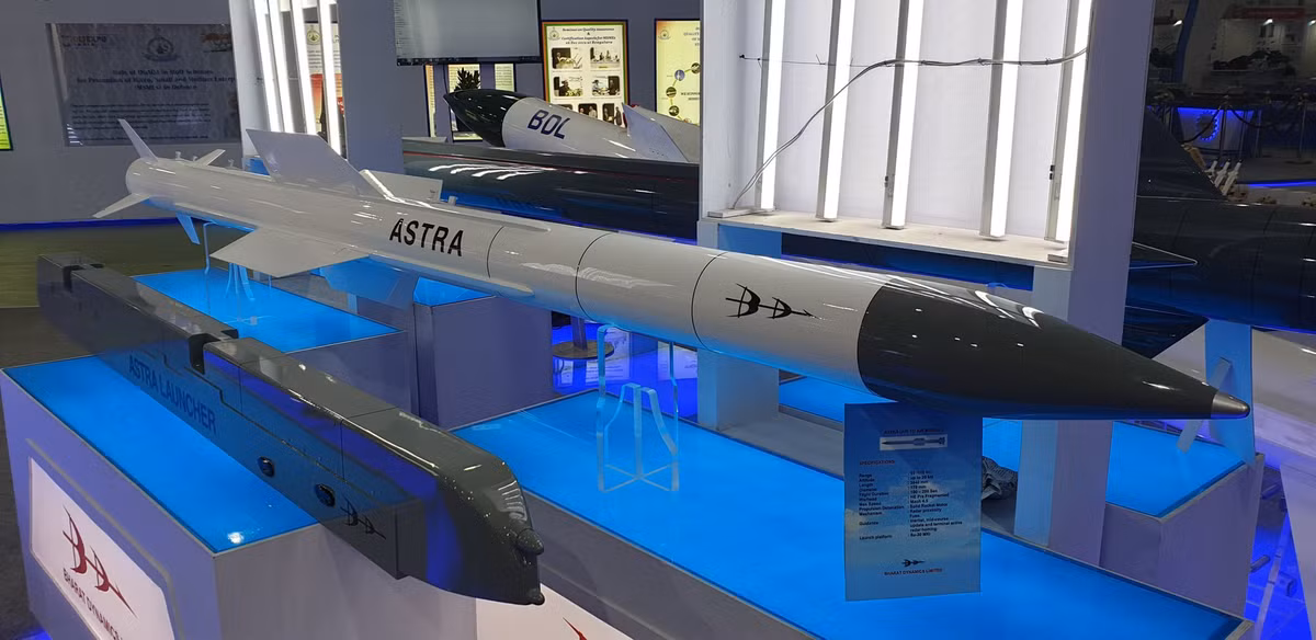 Vì vậy, trong giai đoạn đầu sử dụng Rafale, có thể Ấn Độ phải trang bị vũ khí có nguồn gốc Nga hoặc do Pháp sản xuất. Với việc có thể sử dụng nhiều loại vũ khí có nguồn gốc khác nhau giúp IAF có nhiều lựa chọn để hoàn thành nhiệm vụ với mức giá hợp lý hơn.