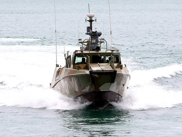 Theo đó, tàu Raptor được biên chế tổ lái chỉ có 2 người, có khả năng chuyên chở trên 20 lính đặc nhiệm đổ bộ đánh chiếm mục tiêu, ngăn chặn và tấn công các mục tiêu nhỏ, cứu hộ cứu nạn... trong phạm vi hoạt động tối đa khoảng hơn 180km.