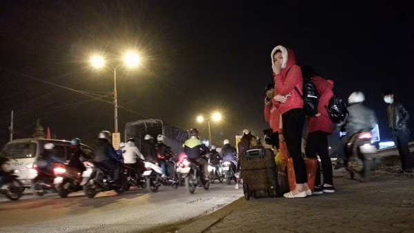 Tuy vậy, khu vực xung quanh bến xe Giáp Bát không xảy ra tình trạng tắc nghẽn nghiêm trọng. Ảnh: Minh Bái.