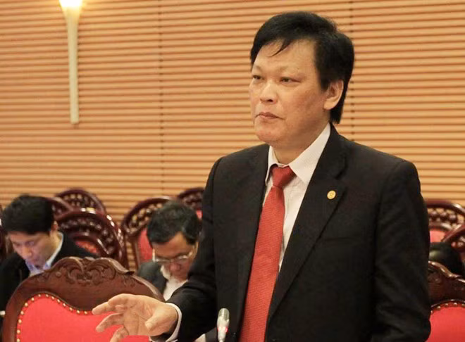 Hai con Thu truong Bo Noi vu di du hoc khong ve nuoc