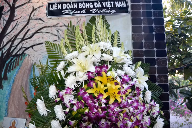 Trong ngày 18/4, Chủ tịch CLB Long An cùng lãnh đạo Cty Cổ phần bóng đá Long An đã đến viếng tang, thăm hỏi, chia buồn cùng gia đình Phước Thọ. Liên đoàn bóng đá VN (VFF), Công ty CP bóng đá chuyên nghiệp (VPF)...gởi vòng hoa chia buồn cùng gia quyến cầu thủ Phước Thọ.