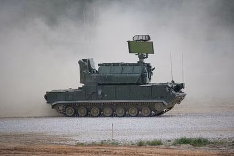 Hệ thống phòng không Tor là loại vũ khí được phép xuất khẩu và hiện có mặt ở nhiều quốc gia trên thế giới; Trung Quốc là khách hàng đầu tiên của loại tên lửa này; khách hàng còn có cả Hy Lạp, một thành viên NATO, cũng trang bị các hệ thống phòng không này.