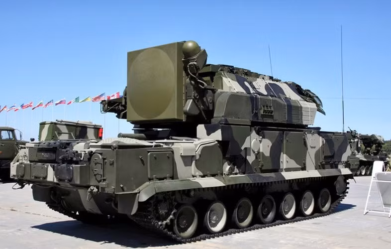 Tuy nhiên do vướng vào chương trình hạt nhân, nên Iran chỉ nhận được số vũ khí trên vào năm 2016 với sự quyết tâm bán vũ khí của Nga và việc ngăn cản quyết liệt của Mỹ. Tình báo Mỹ cũng nghi ngờ, Iran trước đó cũng đã sở hữu các hệ thống phòng không Tor có nguồn gốc từ Ukraine.