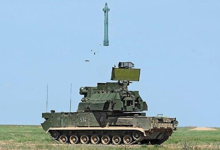 Khi đó Matxcơva đã đề nghị Tehran mua một số hệ thống phòng không tiên tiến S-300 và cùng với đó là các hệ thống phòng không Tor để bảo vệ S-300; hợp đồng mua S-300 được ký kết với giá 1,5 tỷ USD và 29 hệ thống Tor-M1 với giá 700 triệu USD.