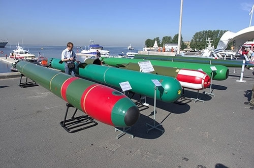 Động cơ DP4 phần nhiều được chế tạo nhờ sử dụng các giải pháp kỹ thuật của ngư lôi Mỹ Мk 46. Mẫu chế thử đầu tiên với tên gọi Physicist ra đời ở Liên Xô vào năm 1990 và sử dụng nhiên liệu tương tự nhiên liệu một thành phần Otto-2 của Mỹ.