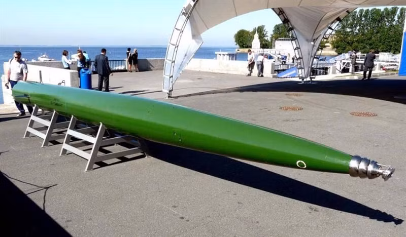 Ngư lôi Physicist-1 sử dụng đầu dò cảm biến nhiệt và định vị bằng sóng thủy âm có tầm bắn đạt tới 50km, tốc độ di chuyển khoảng 50 hải lý/h và hoạt động tốt ở độ sâu tới 400m. Nhờ thiết bị đầu dò được cải tiến, Physicist-1 có khả năng kháng nhiễu và bám mục tiêu dưới nước rất tốt.